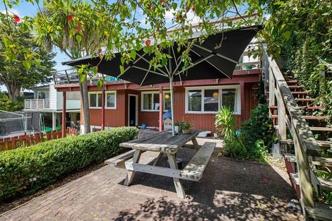 Photo of property in 12 De Val Drive, Titirangi, Auckland, 0604
