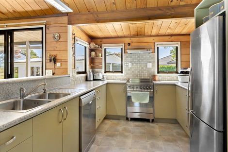 Photo of property in 43 Nimmo Avenue, Waikanae, 5036