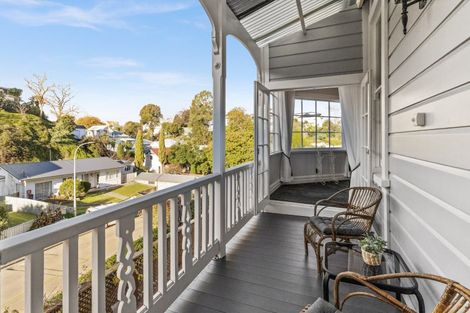 Photo of property in 32 Milton Road, Bluff Hill, Napier, 4110