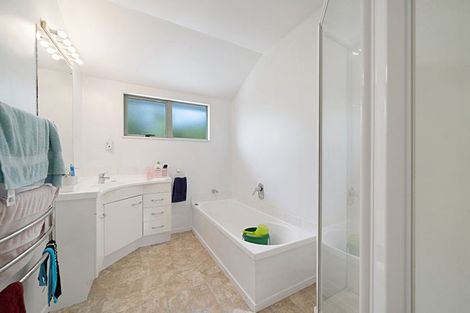 Photo of property in 4 San Ambrosio Rise, Henderson, Auckland, 0612