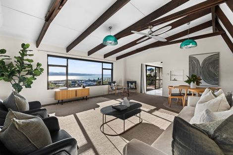 Photo of property in 21 Denholm Road, Hospital Hill, Napier, 4110