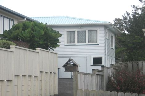 Photo of property in 1/48 Peach Road, Glenfield, Auckland, 0629