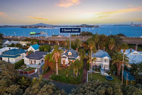 Photo of property in 5 Queen Street, Northcote Point, Auckland, 0627