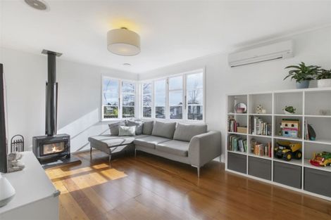 Photo of property in 10 Gladfield Lane, Te Atatu Peninsula, Auckland, 0610