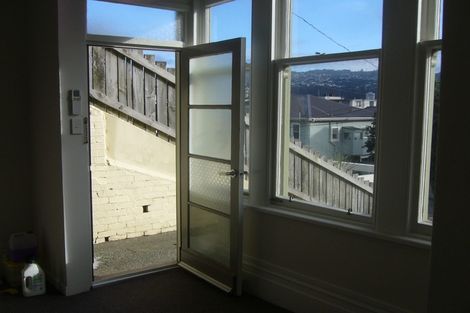 Photo of property in 4 Hawker Street, Mount Victoria, Wellington, 6011