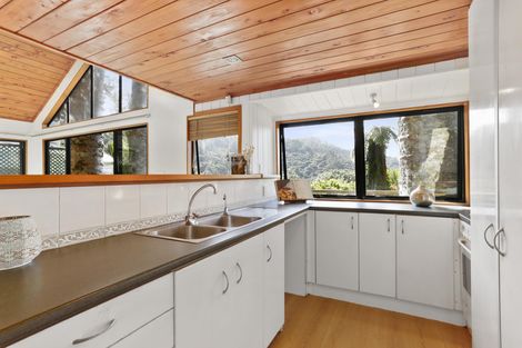 Photo of property in 16 Tainui Road, Titirangi, Auckland, 0604