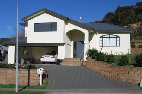 Photo of property in 15 Kawatiri Grove, Wainuiomata, Lower Hutt, 5014