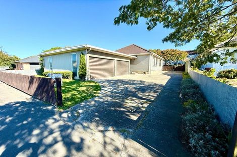 Photo of property in 52 Pitcairn Crescent, Bryndwr, Christchurch, 8053