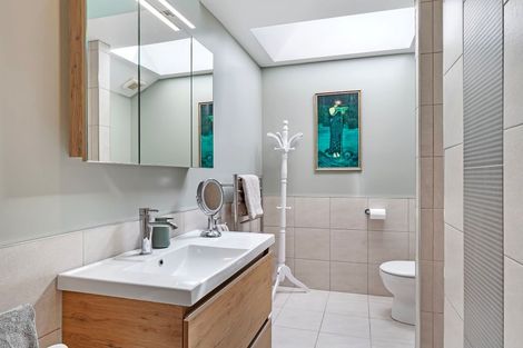 Photo of property in 29 La Lena Grove, Fitzherbert, Palmerston North, 4410