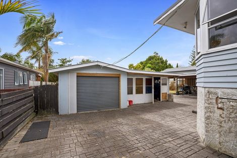 Photo of property in 15 Renata Crescent, Te Atatu Peninsula, Auckland, 0610