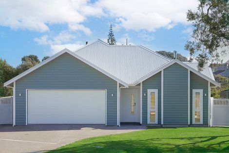 Photo of property in 23 Frimley Terrace, Waikanae Beach, Waikanae, 5036