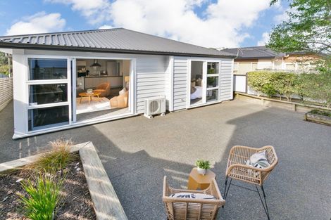 Photo of property in 11a Pinkerton Grove, Newlands, Wellington, 6037