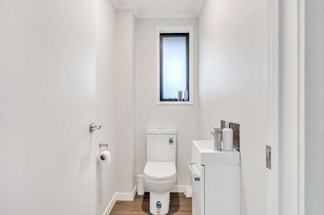 Photo of property in 27 Discovery Place, Marfell, New Plymouth, 4310