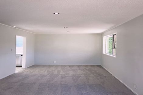 Photo of property in 8 Jenanne Place, Totara Vale, Auckland, 0629