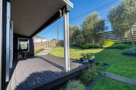 Photo of property in 6 Kent Avenue, Waitarere Beach, Levin, 5510