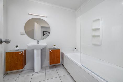 Photo of property in 15 Espalier Drive, Henderson, Auckland, 0612