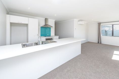 Photo of property in 6 Cross Street, Castlecliff, Wanganui, 4501