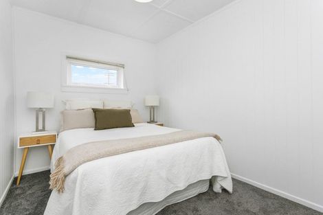 Photo of property in 1/39 Stottholm Road, Titirangi, Auckland, 0604