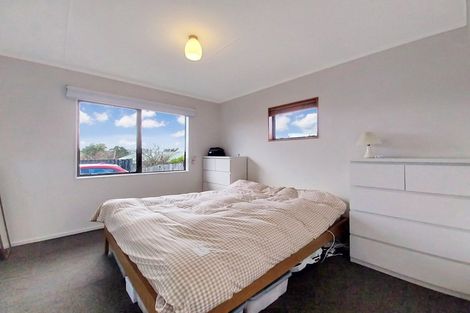 Photo of property in 2/9 Applewood Drive, Henderson, Auckland, 0612
