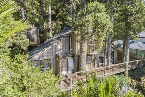 Photo of property in 16 Tainui Road, Titirangi, Auckland, 0604