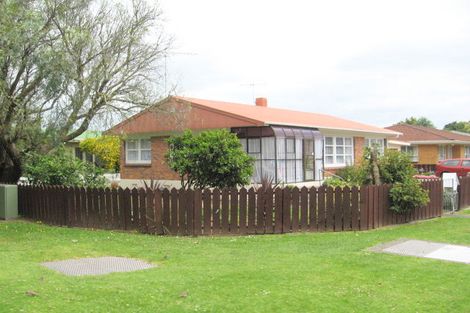 Photo of property in 1/2 Rosehill Drive, Rosehill, Papakura, 2113