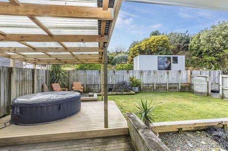 Photo of property in 16 Owhiti Street, Titahi Bay, Porirua, 5022