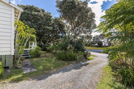 Photo of property in 8 Park Rise, Campbells Bay, Auckland, 0630