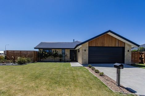 Photo of property in 10 Claremont Crescent, Amberley, 7410