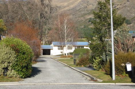 Photo of property in 6 Larch Place, Wanaka, 9305