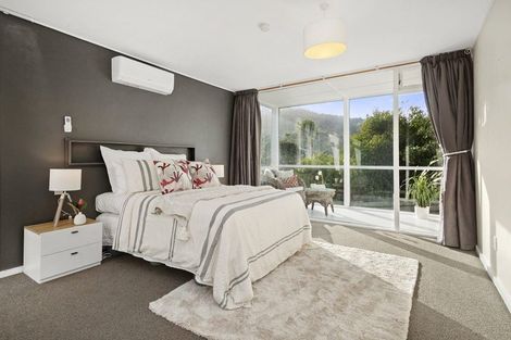 Photo of property in 1a Woodstock Terrace, Tawa, Wellington, 5028