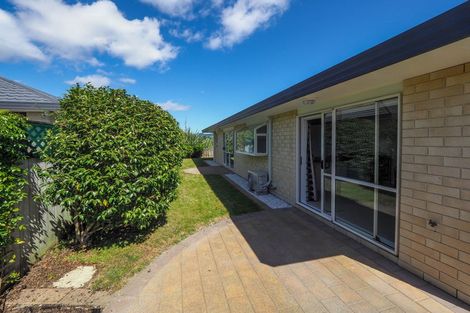 Photo of property in 17 Crown Hill, Paraparaumu, 5032