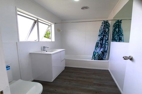Photo of property in 2/27 Mon Desir Place, Manurewa, Auckland, 2102