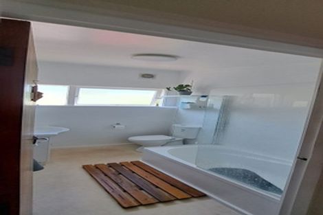 Photo of property in 21f5 Collins Avenue, Tawa, Wellington, 5028