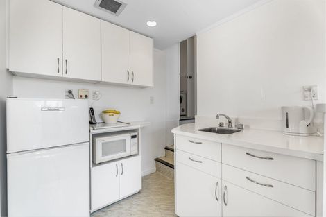 Photo of property in 2/71 Potter Avenue, Northcote, Auckland, 0627