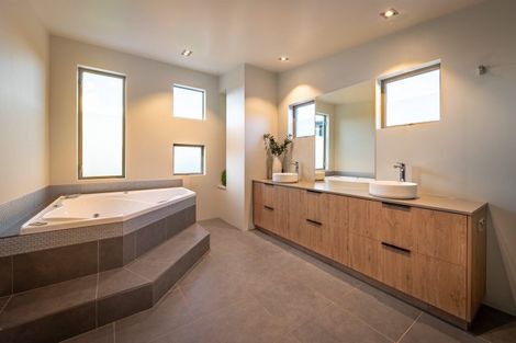 Photo of property in 35 Ridgecrest, Wanaka, 9305
