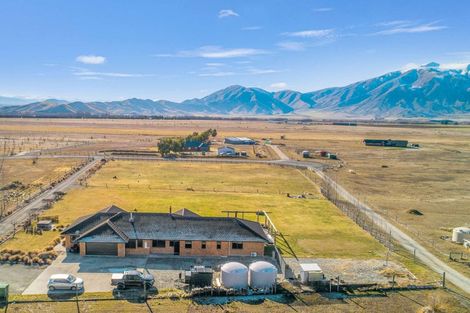 Photo of property in 10 Hardacre Place, Omarama, 9412