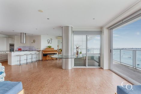 Photo of property in 72 Devonport Road, Tauranga, 3110