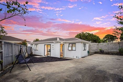 Photo of property in 30b Doone Place, Massey, Auckland, 0614
