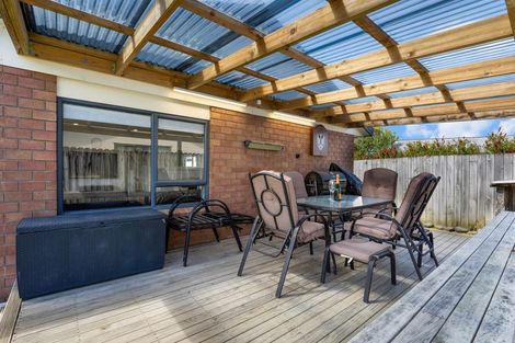 Photo of property in 16 O'sullivan Place, Waiuku, 2123