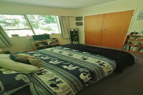 Photo of property in 32 Glanmire Road, Newlands, Wellington, 6037