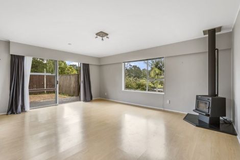 Photo of property in 2/9 Paruru Avenue, Northcote, Auckland, 0627