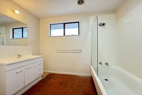 Photo of property in 4a Mcmahon Way, Paparangi, Wellington, 6037