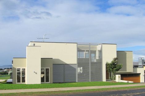 Photo of property in 33 Grovenor Drive, Orewa, 0931