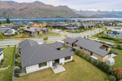Photo of property in 32 Infinity Drive, Wanaka, 9305