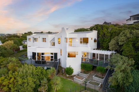 Photo of property in 28 Molyneux Close, Whitby, Porirua, 5024