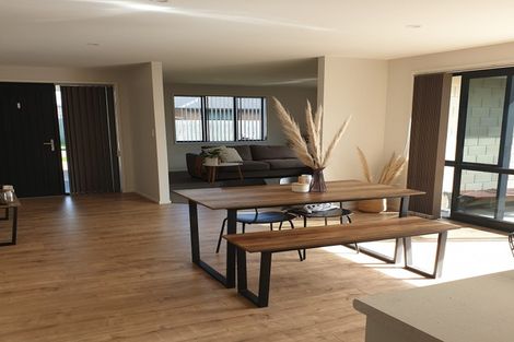 Photo of property in 14 Modello Lane, Waiuku, 2123