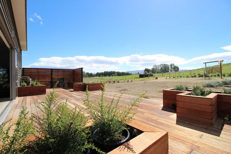 Photo of property in 24 Lewis Road, Springvale, Alexandra, 9393