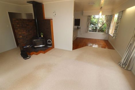 Photo of property in 10 Celeste Place, Totara Vale, Auckland, 0627