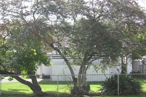 Photo of property in 18 Edwards Avenue, Henderson, Auckland, 0610