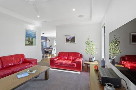 Photo of property in 6 Harrier Place, Amberley, 7410